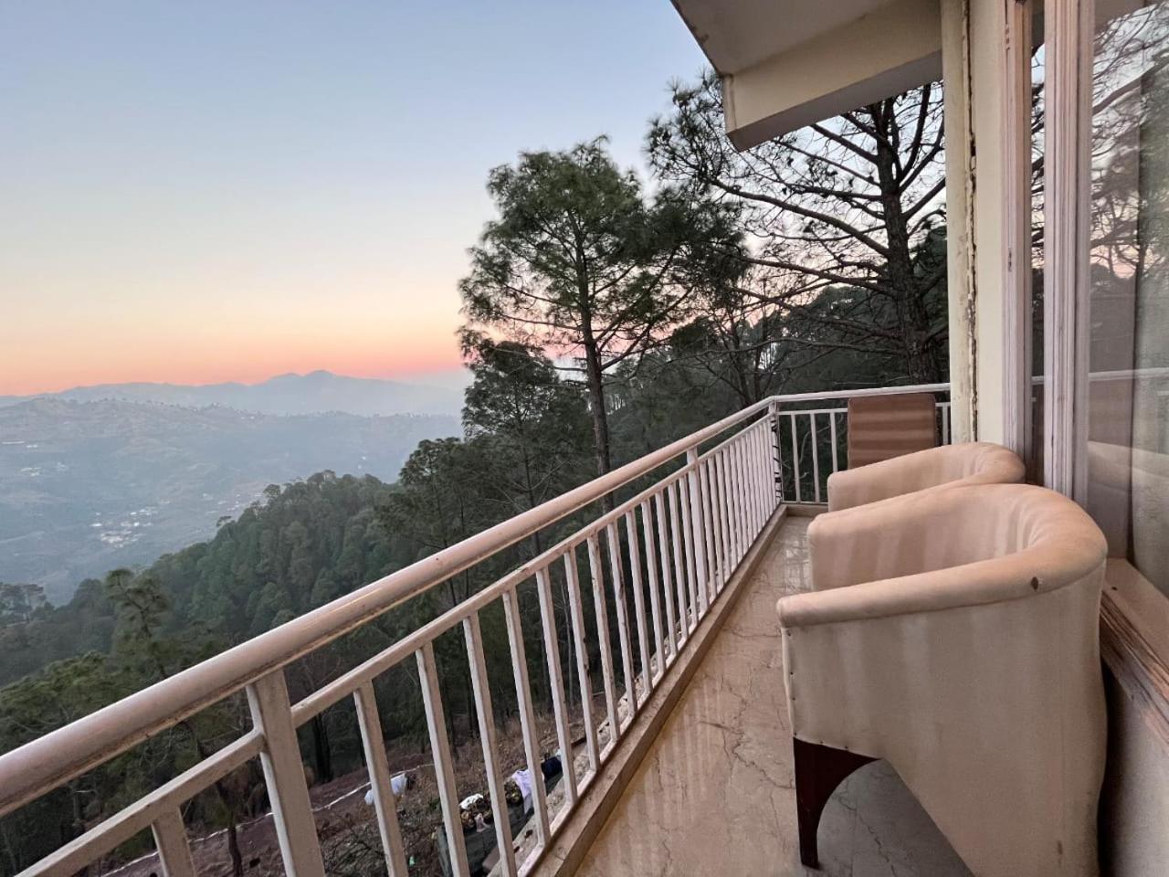 Hotel Tribe View - Away From City Hustle !! Top Rated & Most Awarded Property !! A Peaceful Stay Kasauli Exterior photo