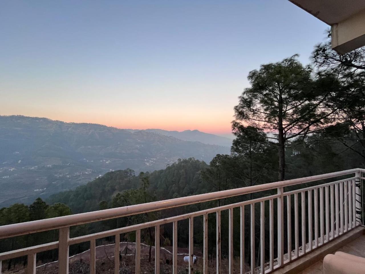 Hotel Tribe View - Away From City Hustle !! Top Rated & Most Awarded Property !! A Peaceful Stay Kasauli Exterior photo